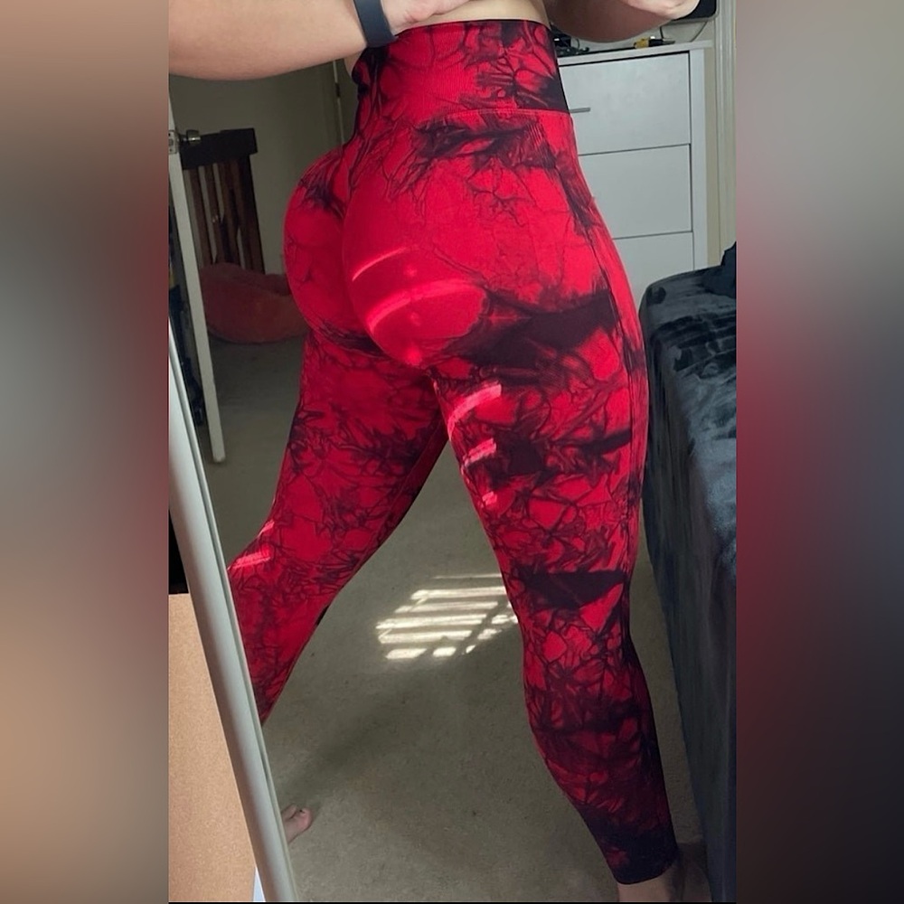 Red Tie-dye Scrunch Butt Seamless Leggings (M)